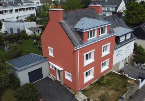 Belle reconstitution des modénatures des ouvertures.